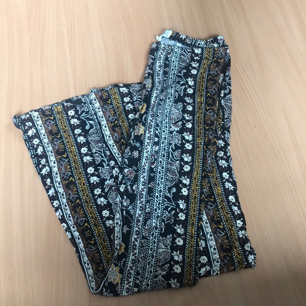 Tight bell bottom indian pattern pants